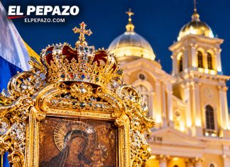 !El gran día: La Chinita bendice a su pueblo que la recibe con los brazos abiertos! La Chinita frente a la Basílica iluminada