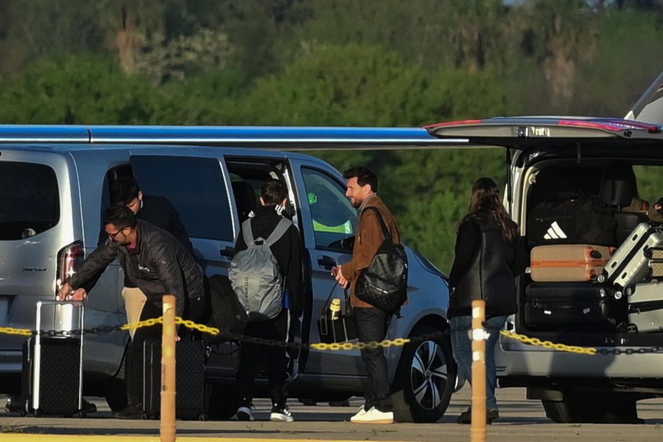 Messi llegó a Argentina para su último partido con la selección