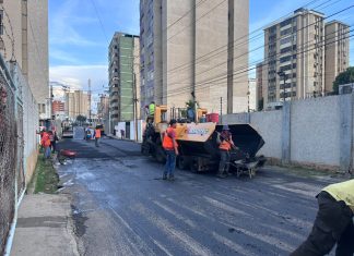 Más de 500 TON de asfalto a las calles de Maracaibo: Alcaldía recupera vialidad en las calles 64 y 65 de Olegario Villalobos