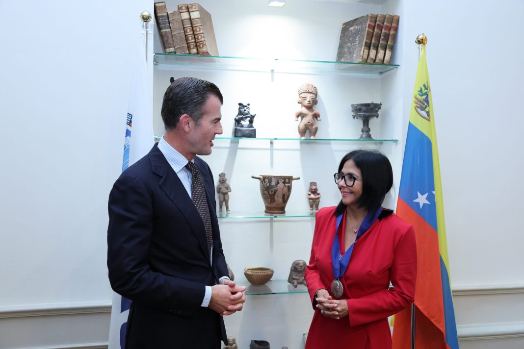 Presidenta Delcy Rodríguez condecorada en la sede de la IILA como símbolo de amistad al pueblo de Venezuela