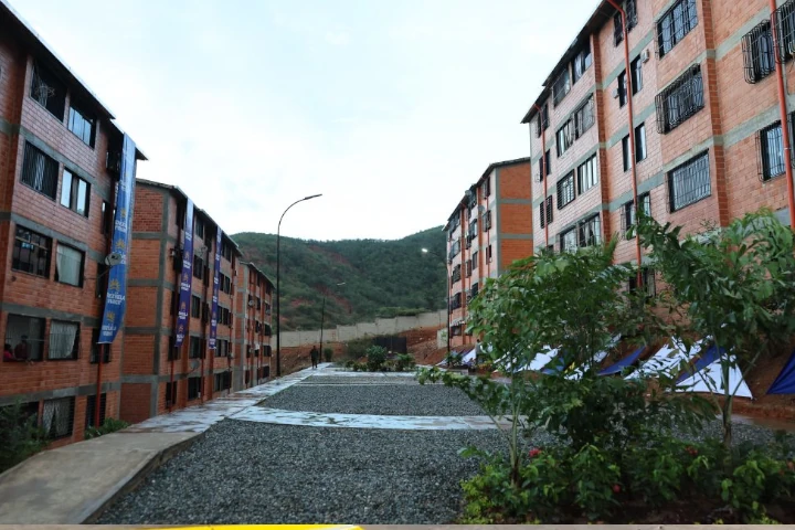 Presidenta Delcy entregó 607 viviendas recuperadas con apoyo del plan Venezuela Renace